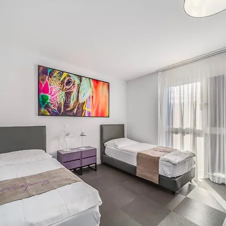 Modern Boutique Room In The City Center Montreux